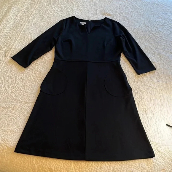 Talbots Dresses & Skirts - Talbots Stretchy Knit Dress Women’s Size 8 Solid Black Pockets Fit and Flare